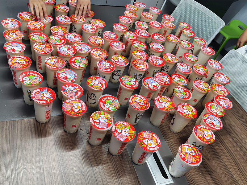 秋天的***杯奶茶